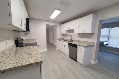 Villa ou maison à louer à Deerfield Beach, Floride: 3 chambres, 165.92 m2 № 1924271 - photo 11