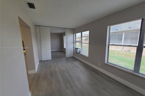 Villa ou maison à louer à Deerfield Beach, Floride: 3 chambres, 165.92 m2 № 1924271 - photo 10