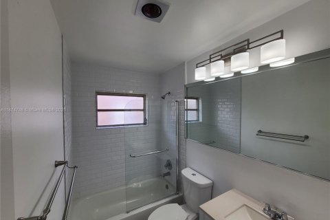 Villa ou maison à louer à Deerfield Beach, Floride: 3 chambres, 165.92 m2 № 1924271 - photo 5