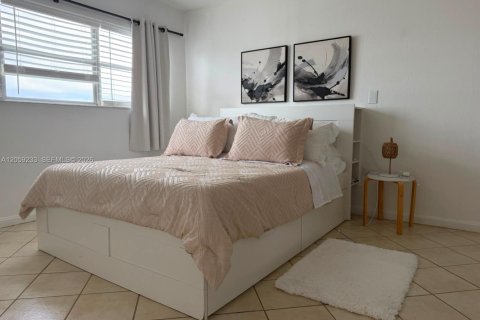 Снять в аренду кондоминиум в Майами-Бич, Флорида 2 спальни, 87.33м2, № 2167904 - фото 3