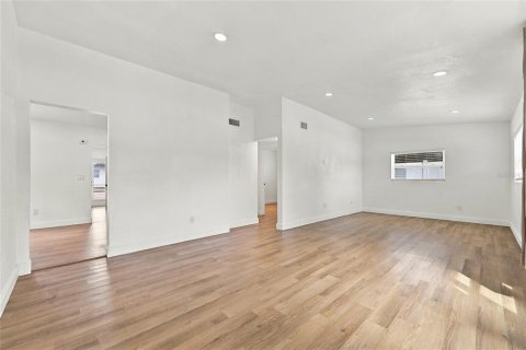 Villa ou maison à louer à Orlando, Floride: 2 chambres, 114.27 m2 № 2380554 - photo 8