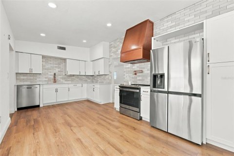 Villa ou maison à louer à Orlando, Floride: 2 chambres, 114.27 m2 № 2380554 - photo 11