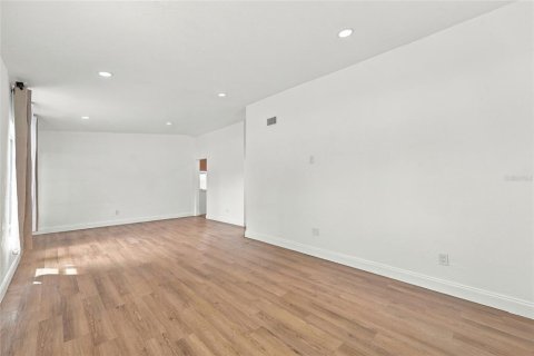 Villa ou maison à louer à Orlando, Floride: 2 chambres, 114.27 m2 № 2380554 - photo 10