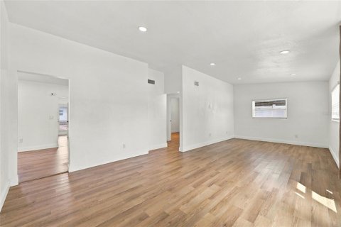 Villa ou maison à louer à Orlando, Floride: 2 chambres, 114.27 m2 № 2380554 - photo 12