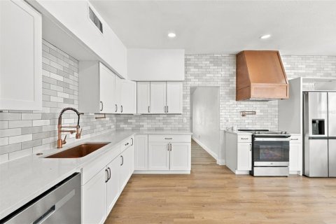Villa ou maison à louer à Orlando, Floride: 2 chambres, 114.27 m2 № 2380554 - photo 16