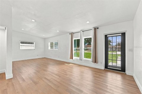 Villa ou maison à louer à Orlando, Floride: 2 chambres, 114.27 m2 № 2380554 - photo 13