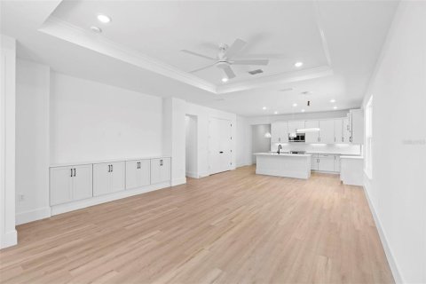 House in Orlando, Florida 4 bedrooms, 181.62 sq.m. № 1416754 - photo 16
