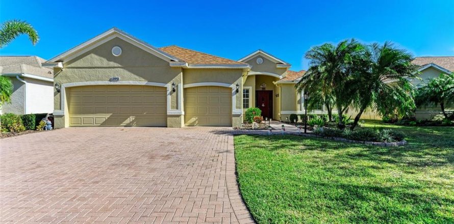 House in Lakewood Ranch, Florida 4 bedrooms, 218.23 sq.m. № 1517116