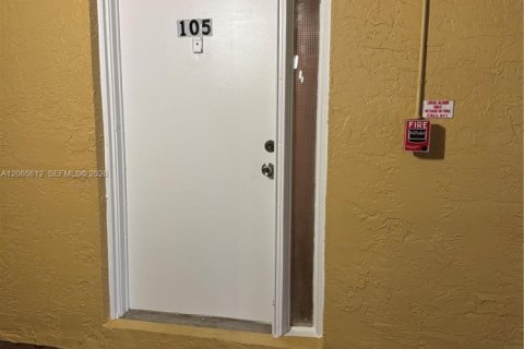 Apartamento en alquiler en Coral Springs, Florida, 1 dormitorio, 76.18 m2 № 2278760 - foto 14