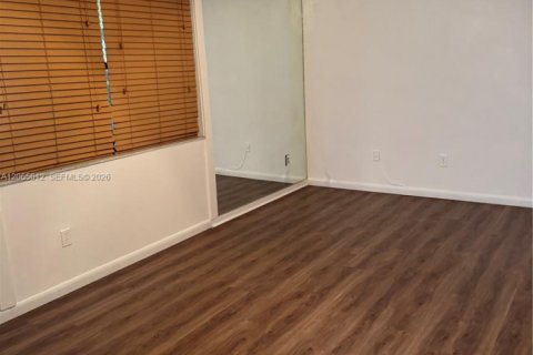 Apartamento en alquiler en Coral Springs, Florida, 1 dormitorio, 76.18 m2 № 2278760 - foto 3