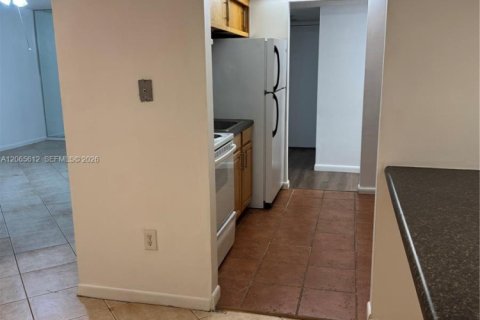 Apartamento en alquiler en Coral Springs, Florida, 1 dormitorio, 76.18 m2 № 2278760 - foto 9