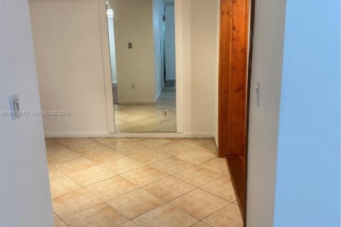 Apartamento en alquiler en Coral Springs, Florida, 1 dormitorio, 76.18 m2 № 2278760 - foto 8