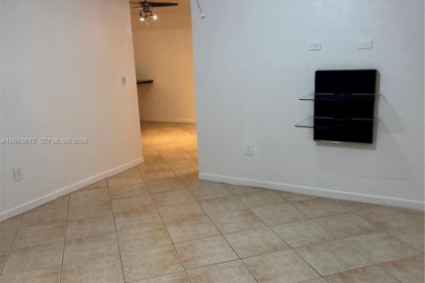 Apartamento en alquiler en Coral Springs, Florida, 1 dormitorio, 76.18 m2 № 2278760 - foto 5