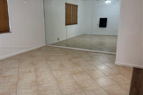 Apartamento en alquiler en Coral Springs, Florida, 1 dormitorio, 76.18 m2 № 2278760 - foto 6