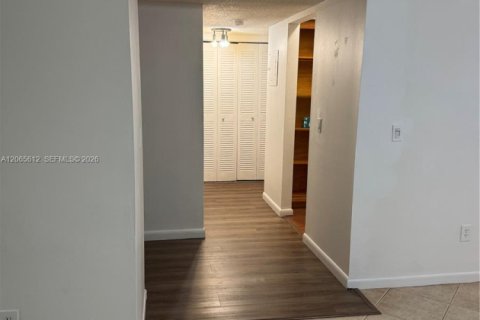 Apartamento en alquiler en Coral Springs, Florida, 1 dormitorio, 76.18 m2 № 2278760 - foto 7
