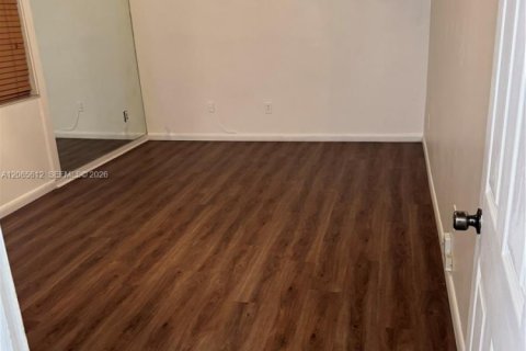 Apartamento en alquiler en Coral Springs, Florida, 1 dormitorio, 76.18 m2 № 2278760 - foto 4