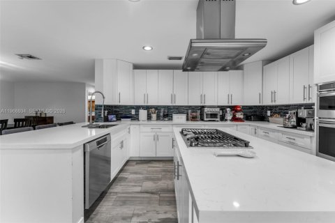 Villa ou maison à vendre à Miami, Floride: 4 chambres, 244.15 m2 № 2032190 - photo 7