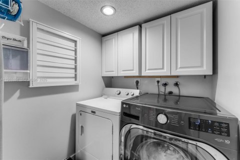 Villa ou maison à vendre à Miami, Floride: 4 chambres, 244.15 m2 № 2032190 - photo 18