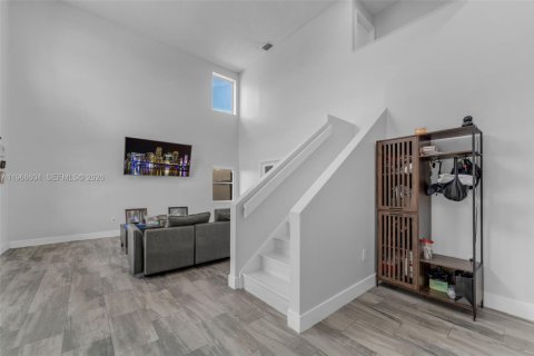 Villa ou maison à vendre à Miami, Floride: 4 chambres, 244.15 m2 № 2032190 - photo 4