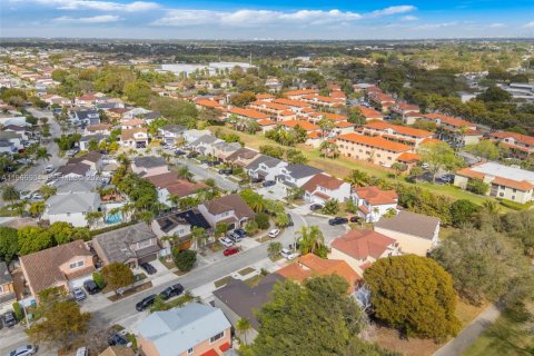 Villa ou maison à vendre à Miami, Floride: 4 chambres, 244.15 m2 № 2032190 - photo 30