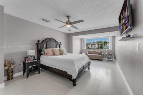 Villa ou maison à vendre à Miami, Floride: 4 chambres, 244.15 m2 № 2032190 - photo 13