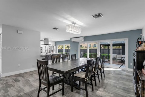 Villa ou maison à vendre à Miami, Floride: 4 chambres, 244.15 m2 № 2032190 - photo 5