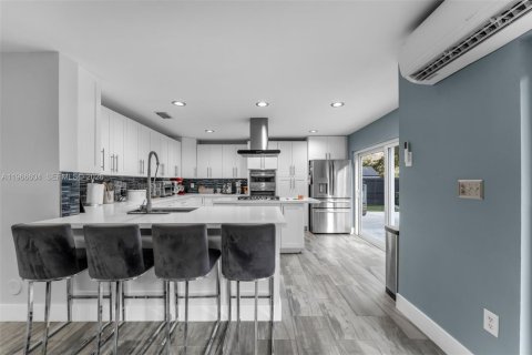 Villa ou maison à vendre à Miami, Floride: 4 chambres, 244.15 m2 № 2032190 - photo 6