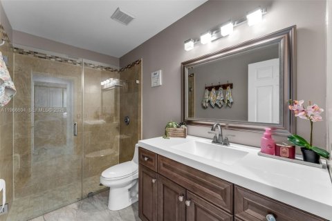 Villa ou maison à vendre à Miami, Floride: 4 chambres, 244.15 m2 № 2032190 - photo 8