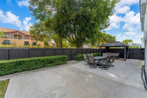 Villa ou maison à vendre à Miami, Floride: 4 chambres, 244.15 m2 № 2032190 - photo 25