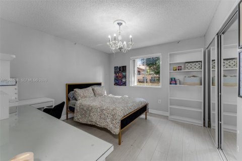 Villa ou maison à vendre à Miami, Floride: 4 chambres, 244.15 m2 № 2032190 - photo 10