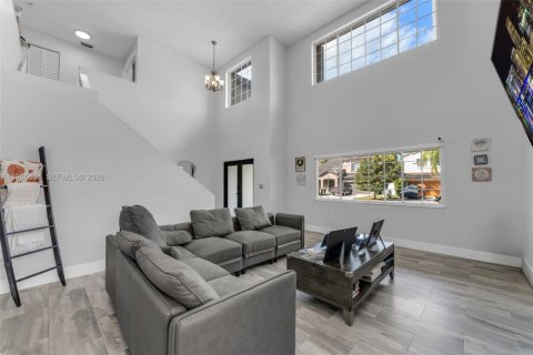 Villa ou maison à vendre à Miami, Floride: 4 chambres, 244.15 m2 № 2032190 - photo 3