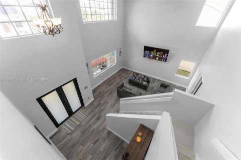 Villa ou maison à vendre à Miami, Floride: 4 chambres, 244.15 m2 № 2032190 - photo 9