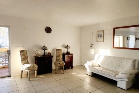 Condominio en alquiler en North Miami, Florida, 2 dormitorios, 128.21 m2 № 1978347 - foto 24