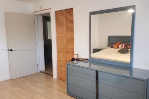 Condominio en alquiler en North Miami, Florida, 2 dormitorios, 128.21 m2 № 1978347 - foto 10