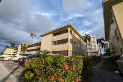 Condominio en alquiler en North Miami, Florida, 2 dormitorios, 128.21 m2 № 1978347 - foto 2
