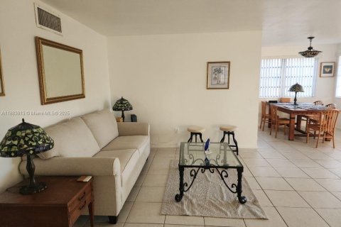 Condominio en alquiler en North Miami, Florida, 2 dormitorios, 128.21 m2 № 1978347 - foto 23