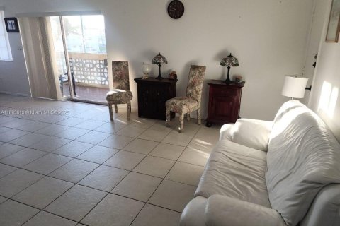 Condominio en alquiler en North Miami, Florida, 2 dormitorios, 128.21 m2 № 1978347 - foto 22