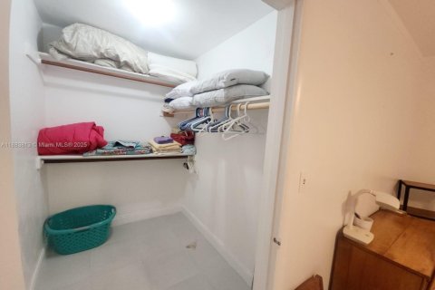 Condominio en alquiler en North Miami, Florida, 2 dormitorios, 128.21 m2 № 1978347 - foto 7