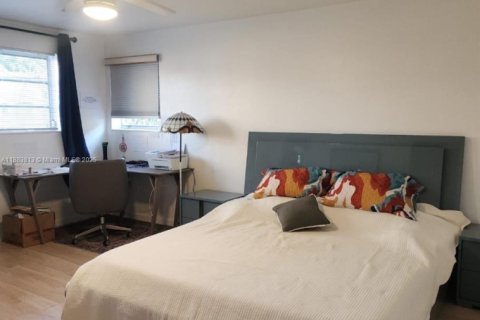 Condominio en alquiler en North Miami, Florida, 2 dormitorios, 128.21 m2 № 1978347 - foto 12