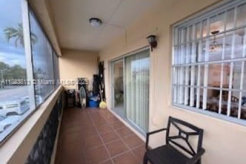 Condominio en alquiler en North Miami, Florida, 2 dormitorios, 128.21 m2 № 1978347 - foto 30