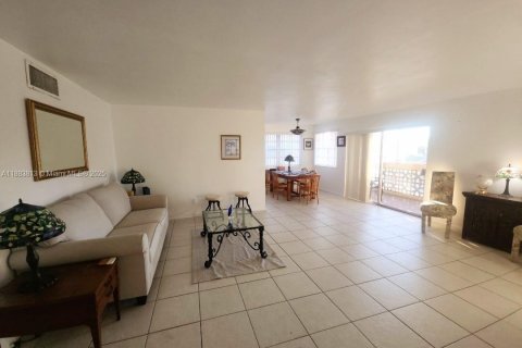 Condominio en alquiler en North Miami, Florida, 2 dormitorios, 128.21 m2 № 1978347 - foto 26