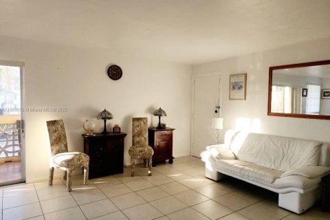 Condominio en alquiler en North Miami, Florida, 2 dormitorios, 128.21 m2 № 1978347 - foto 21