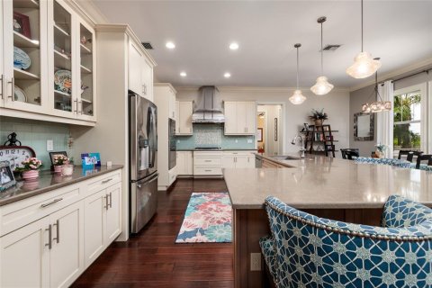 House in Saint Petersburg, Florida 5 bedrooms, 332.03 sq.m. № 2211669 - photo 11