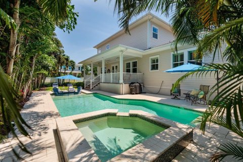 House in Saint Petersburg, Florida 5 bedrooms, 332.03 sq.m. № 2211669 - photo 5