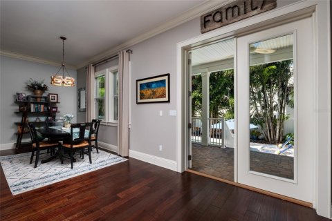 House in Saint Petersburg, Florida 5 bedrooms, 332.03 sq.m. № 2211669 - photo 19
