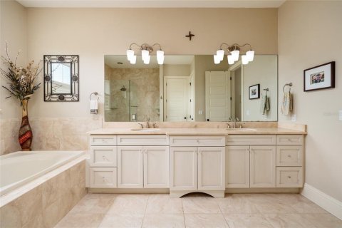 House in Saint Petersburg, Florida 5 bedrooms, 332.03 sq.m. № 2211669 - photo 30