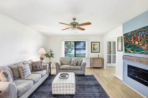 Condo in Sun City Center, Florida, 2 bedrooms № 2101882 - photo 7