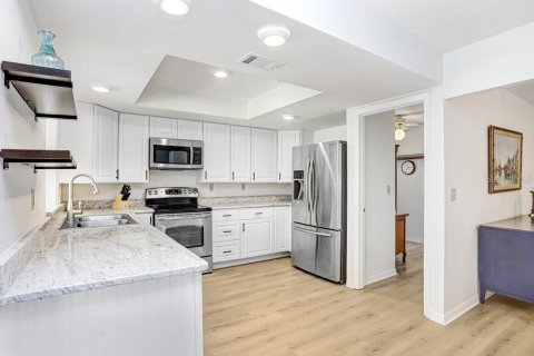 Condo in Sun City Center, Florida, 2 bedrooms № 2101882 - photo 13