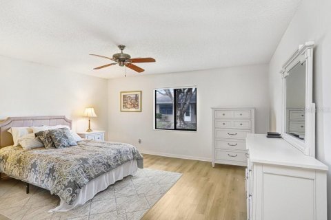 Condo in Sun City Center, Florida, 2 bedrooms № 2101882 - photo 17