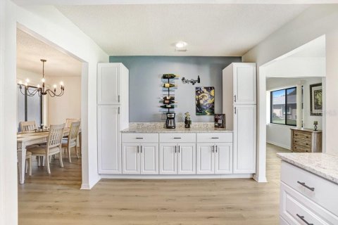 Condo in Sun City Center, Florida, 2 bedrooms № 2101882 - photo 14